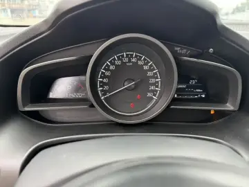 2017 Mazda Axela с пробегом 114 000 км