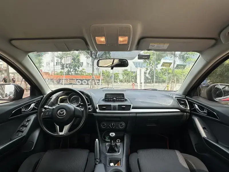 2016 Mazda Axela с пробегом 94 000 км