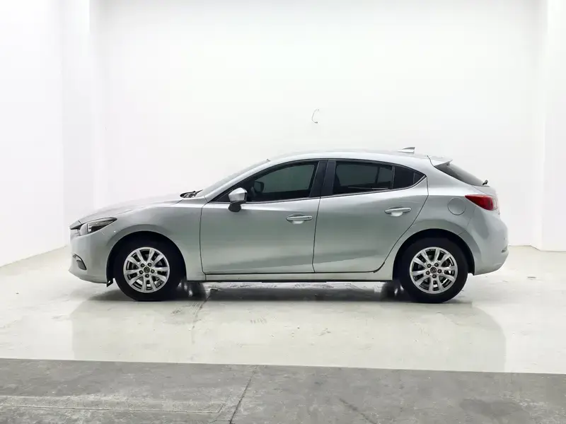 2017 Mazda Axela с пробегом 98 800 км