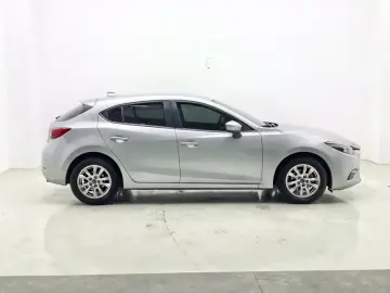 2017 Mazda Axela с пробегом 98 800 км