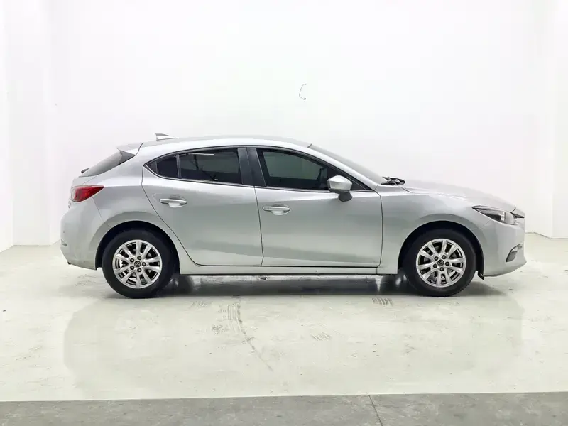 2017 Mazda Axela с пробегом 98 800 км