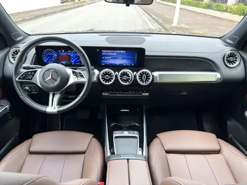 2025 Mercedes-Benz EQB с пробегом 13 000 км