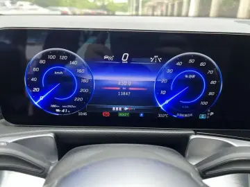 2025 Mercedes-Benz EQB с пробегом 13 000 км