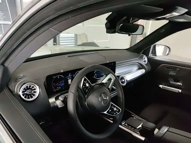 2023 Mercedes-Benz EQB с пробегом 45 000 км