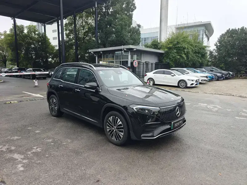 2025 Mercedes-Benz EQB с пробегом 19 000 км