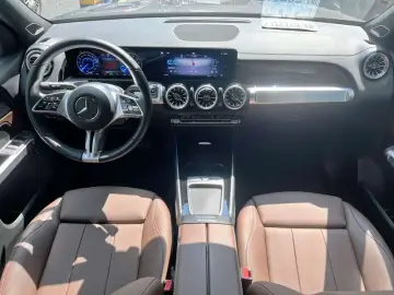 2025 Mercedes-Benz EQB с пробегом 8 500 км