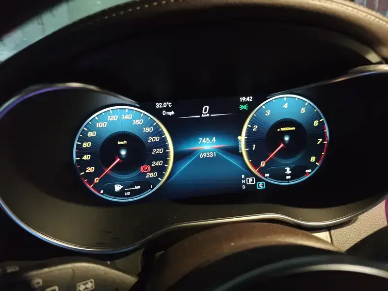 2022 Mercedes-Benz GLC с пробегом 69 400 км