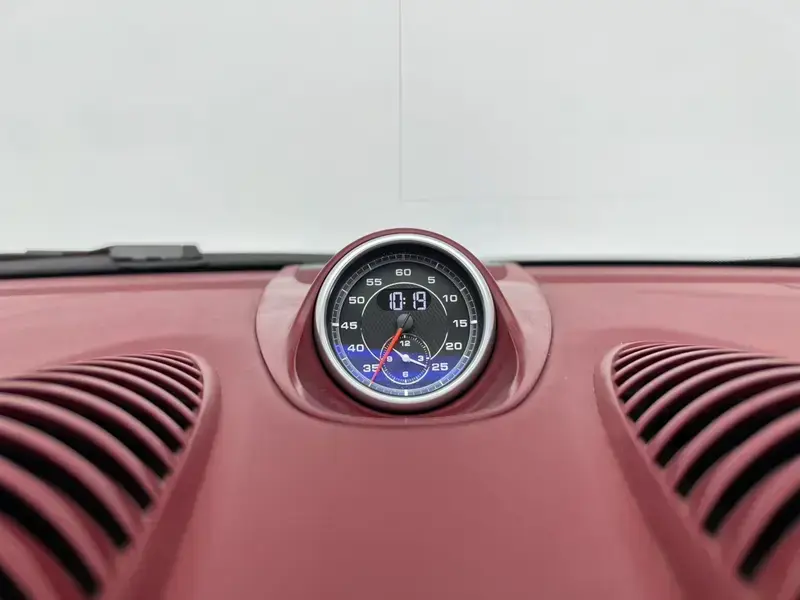 2023 Porsche 718 Spyder с пробегом 17 000 км