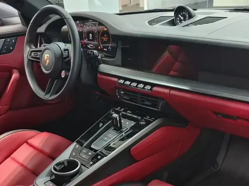2025 Porsche 911 с пробегом 9 400 км
