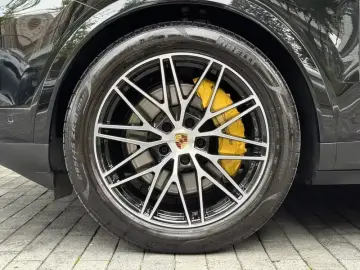2025 Porsche Cayenne с пробегом 14 200 км