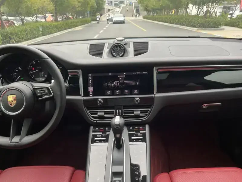 2022 Porsche Macan с пробегом 48 000 км