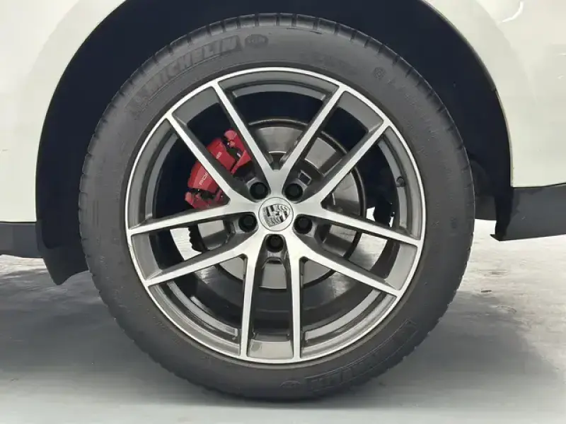 2023 Porsche Macan с пробегом 71 000 км