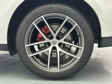 2023 Porsche Macan с пробегом 71 000 км