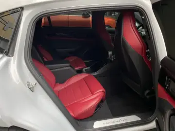 2024 Porsche Panamera с пробегом 21 000 км