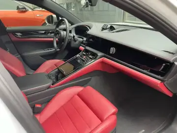 2024 Porsche Panamera с пробегом 21 000 км