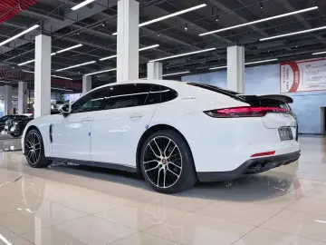 2023 Porsche Panamera с пробегом 16 000 км