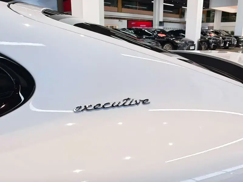 2023 Porsche Panamera с пробегом 16 000 км