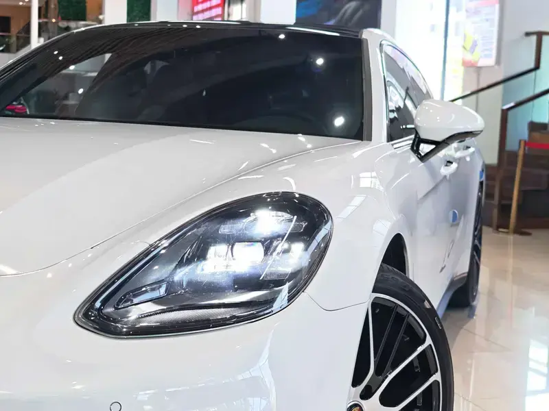2023 Porsche Panamera с пробегом 16 000 км