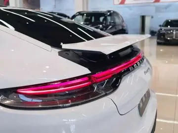 2023 Porsche Panamera с пробегом 16 000 км