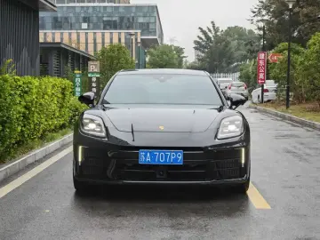 2024 Porsche Panamera с пробегом 27 000 км