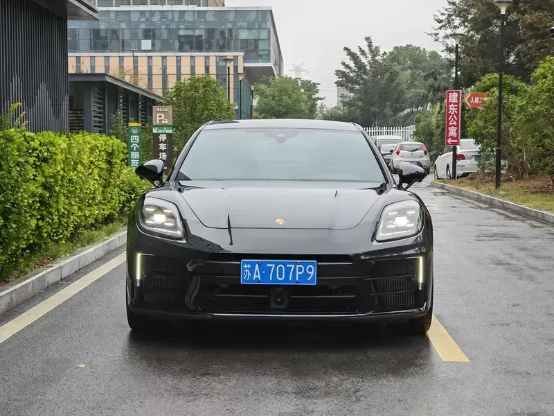 2024 Porsche Panamera с пробегом 27 000 км