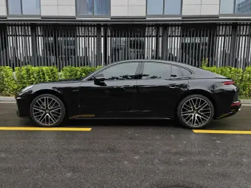 2024 Porsche Panamera с пробегом 27 000 км