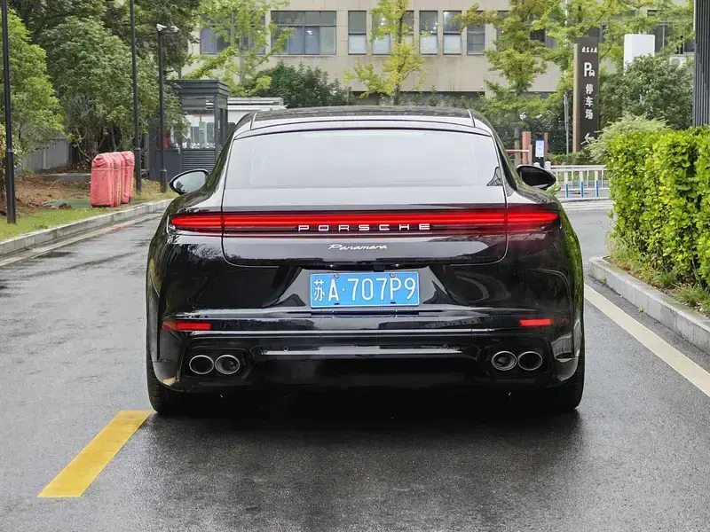 2024 Porsche Panamera с пробегом 27 000 км