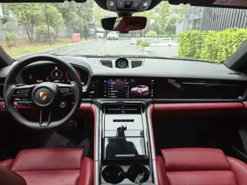 2024 Porsche Panamera с пробегом 27 000 км