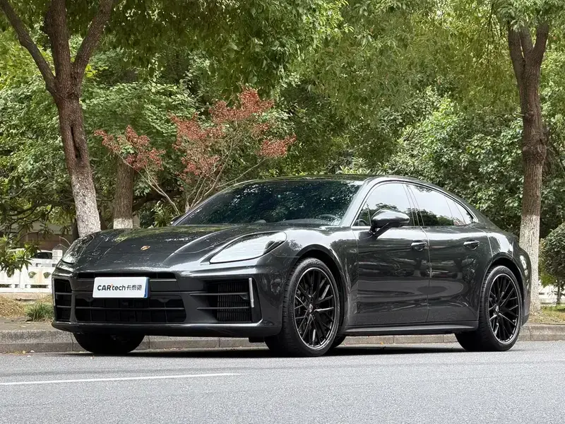 2025 Porsche Panamera с пробегом 6 000 км