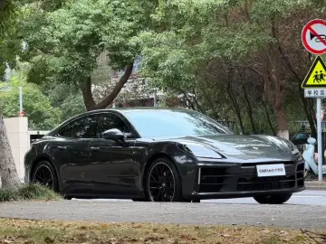 2025 Porsche Panamera с пробегом 6 000 км