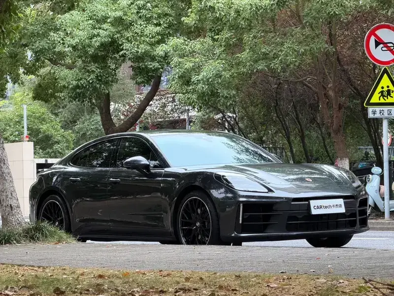 2025 Porsche Panamera с пробегом 6 000 км