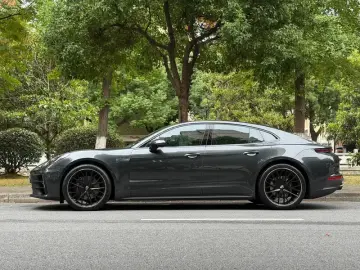 2025 Porsche Panamera с пробегом 6 000 км
