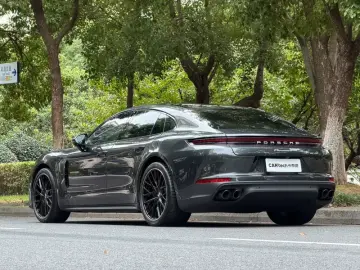 2025 Porsche Panamera с пробегом 6 000 км