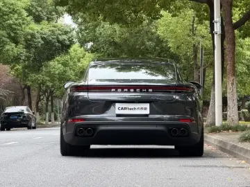 2025 Porsche Panamera с пробегом 6 000 км