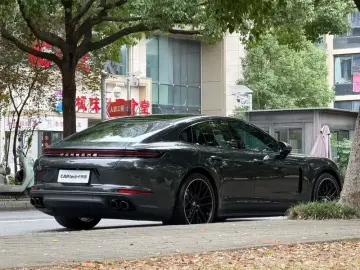 2025 Porsche Panamera с пробегом 6 000 км