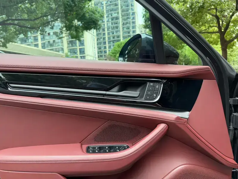 2025 Porsche Panamera с пробегом 6 000 км
