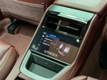 2025 Porsche Panamera с пробегом 6 000 км