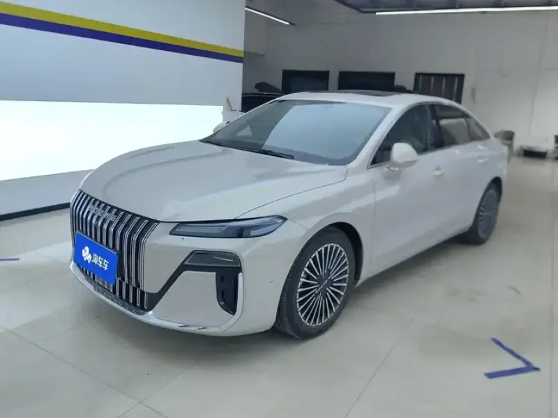 2025 Roewe M7 с пробегом 4 000 км