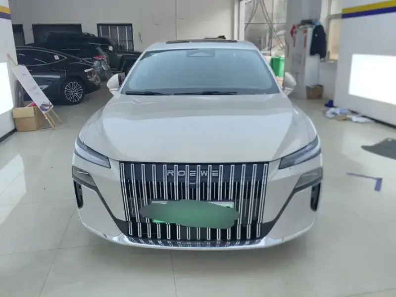 2025 Roewe M7 с пробегом 4 000 км