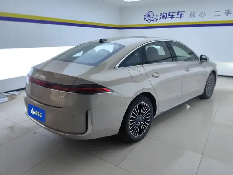 2025 Roewe M7 с пробегом 4 000 км