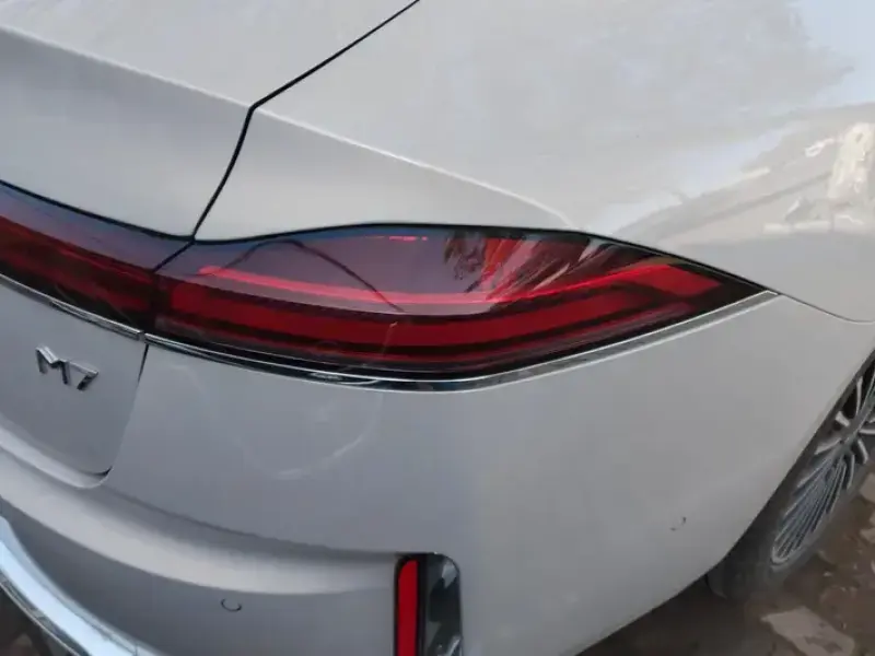 2025 Roewe M7 с пробегом 4 000 км