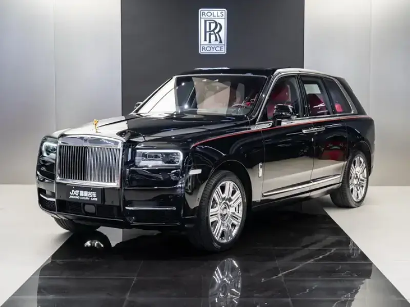 2024 Rolls-Royce Cullinan с пробегом 10 000 км