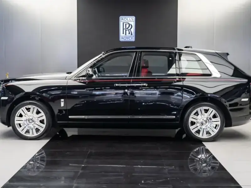 2024 Rolls-Royce Cullinan с пробегом 10 000 км