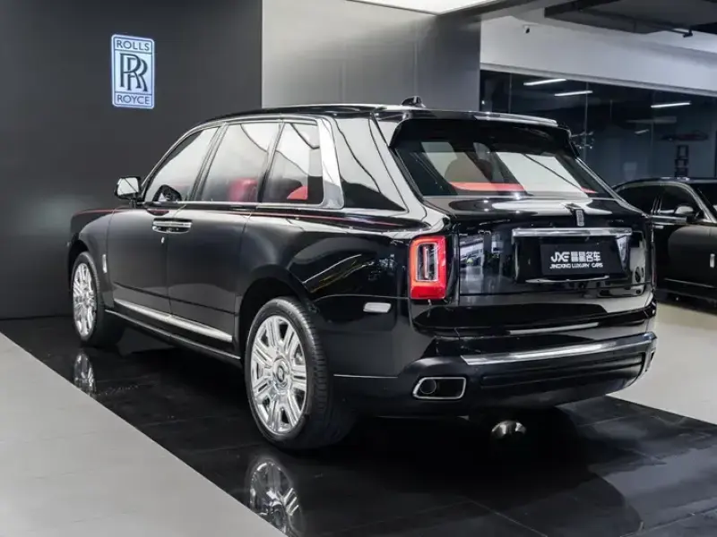 2024 Rolls-Royce Cullinan с пробегом 10 000 км