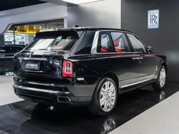 2024 Rolls-Royce Cullinan с пробегом 10 000 км