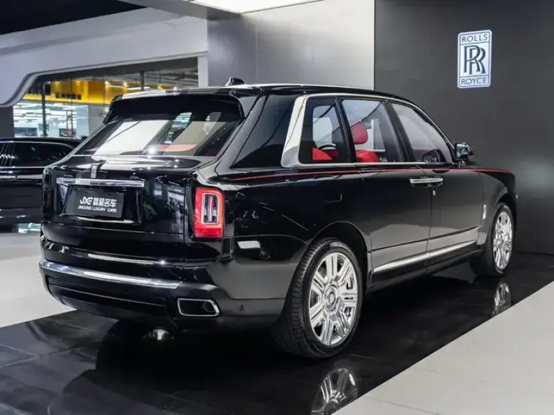 2024 Rolls-Royce Cullinan с пробегом 10 000 км
