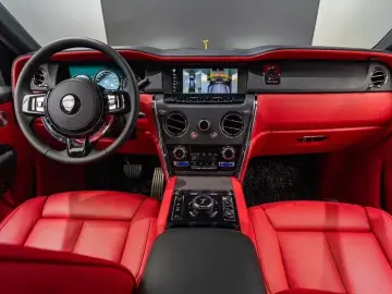 2024 Rolls-Royce Cullinan с пробегом 10 000 км