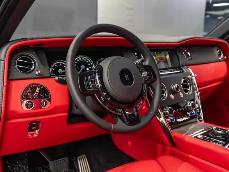 2024 Rolls-Royce Cullinan с пробегом 10 000 км