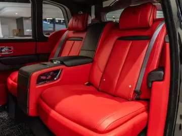 2024 Rolls-Royce Cullinan с пробегом 10 000 км