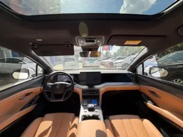 2024 BYD Song L с пробегом 17 000 км